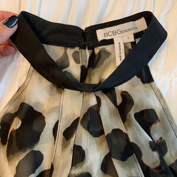 BCBG Chiffon Leopard A-Line Blouse - Picture 3 of 3